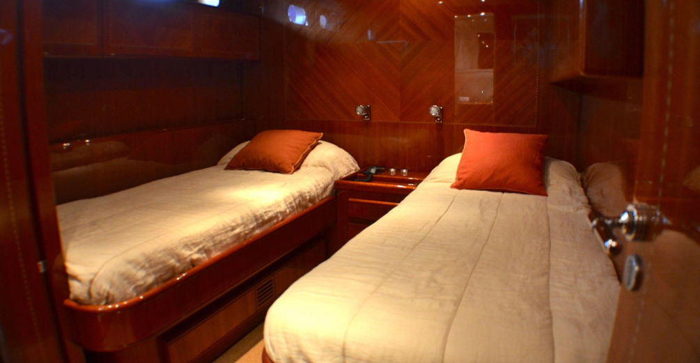 2000 Leopard 23 Sport for charter (photo 8)