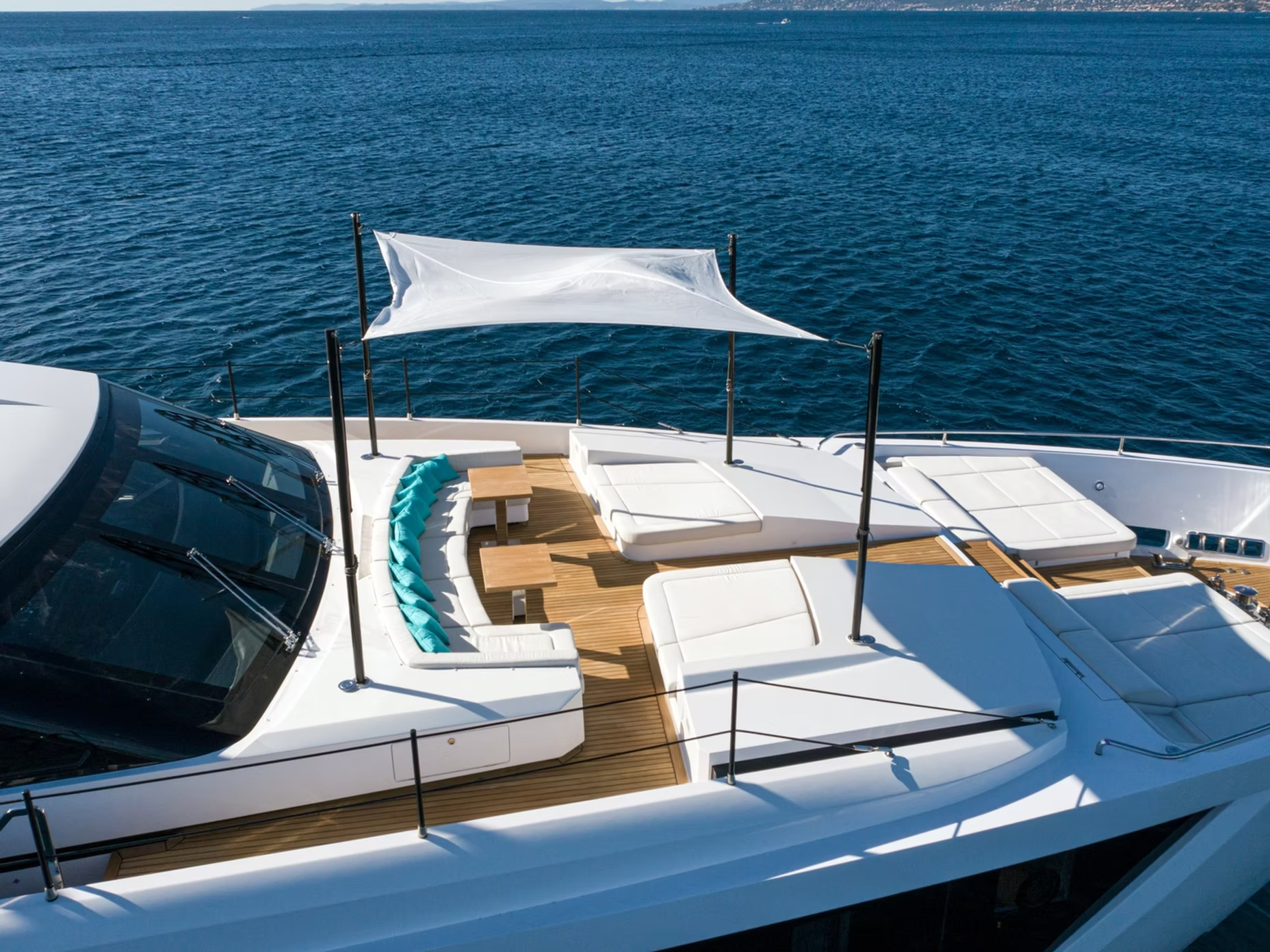 2019 Custom Line 106 na czarter (photo 12)