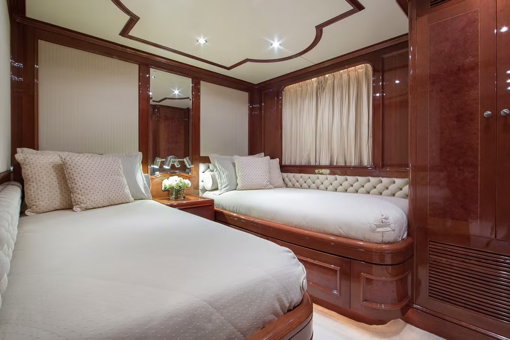 2000 Benetti 35 for charter (photo 5)