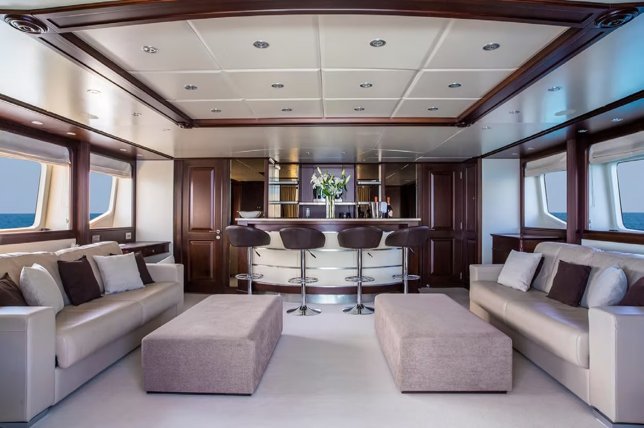2000 Benetti 35 for charter (photo 7)