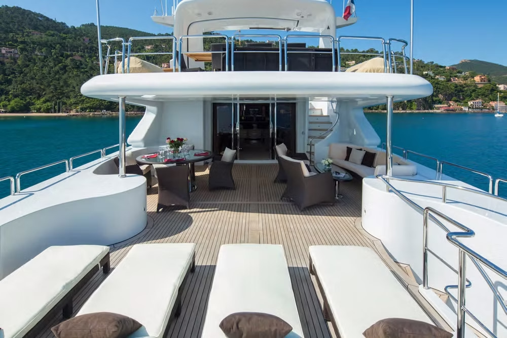 2000 Benetti 35 for charter (photo 8)