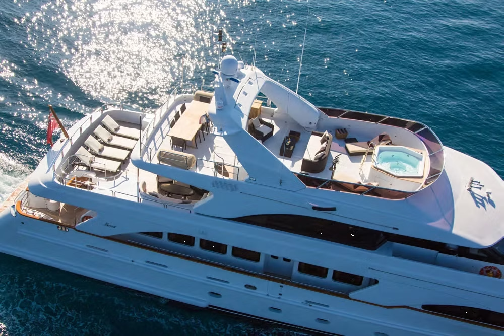 2000 Benetti 35 for charter (photo 9)