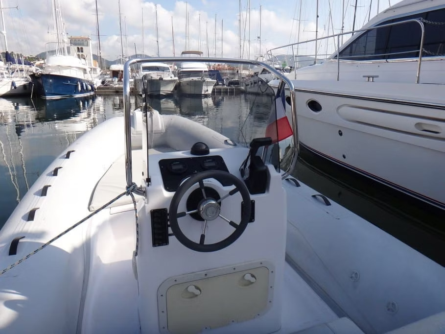 2015 Capelli 626 for charter (photo 3)