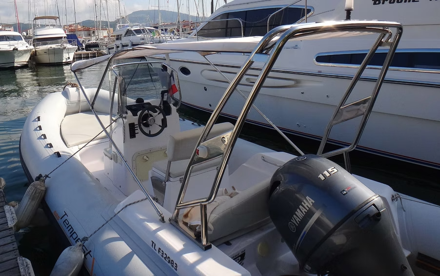 2015 Capelli 626 for charter (photo 4)