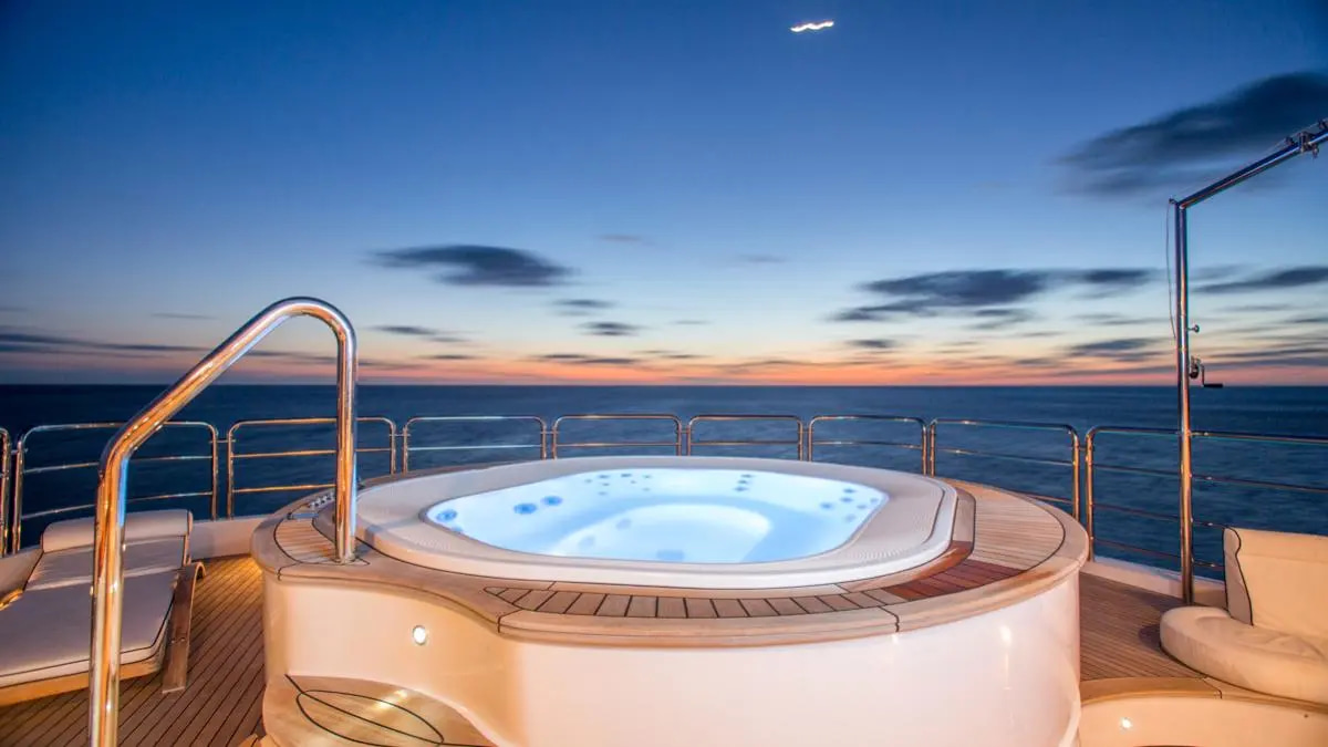 2013 Benetti Vision 145' à louer (photo 2)