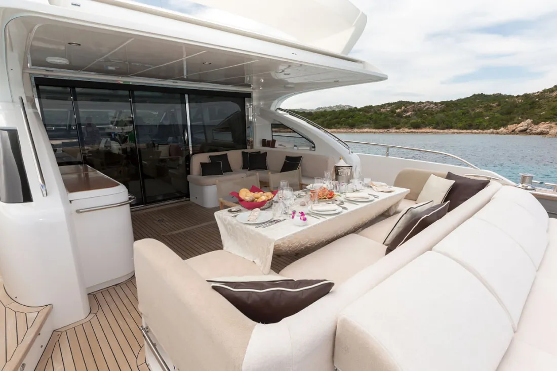 2011 Princess V78 te huur (photo 4)