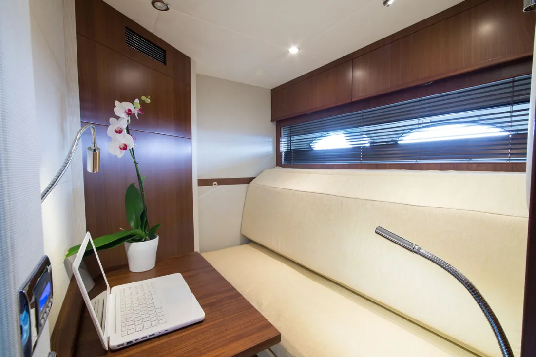 2011 Princess V78 te huur (photo 10)