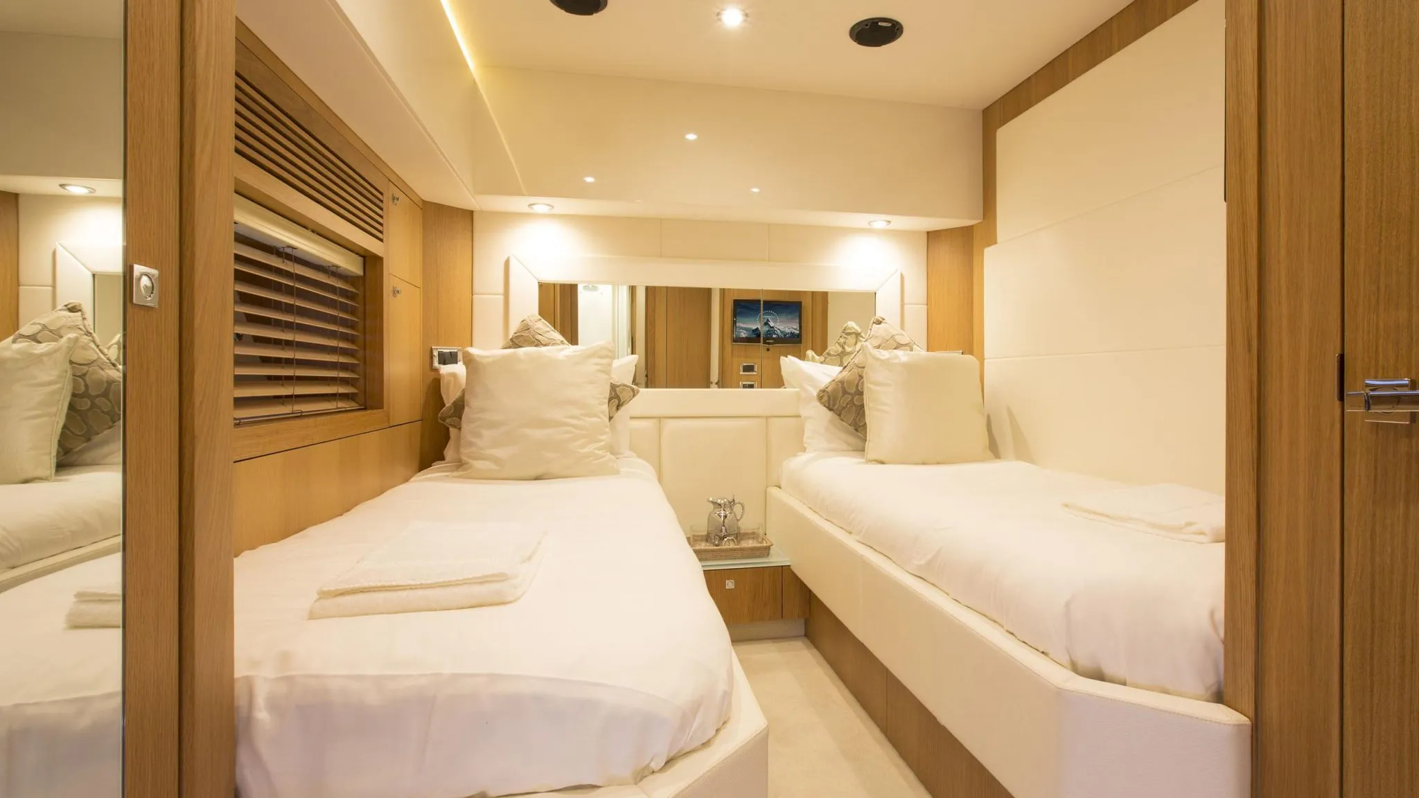 2011 Sunseeker Predator 84 for charter (photo 7)