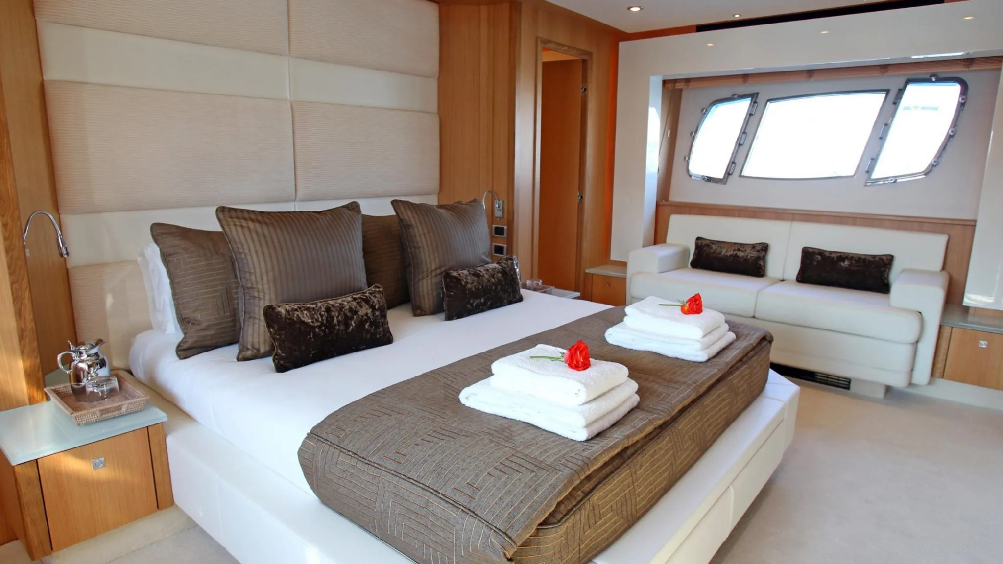 2011 Sunseeker Predator 84 for charter (photo 8)