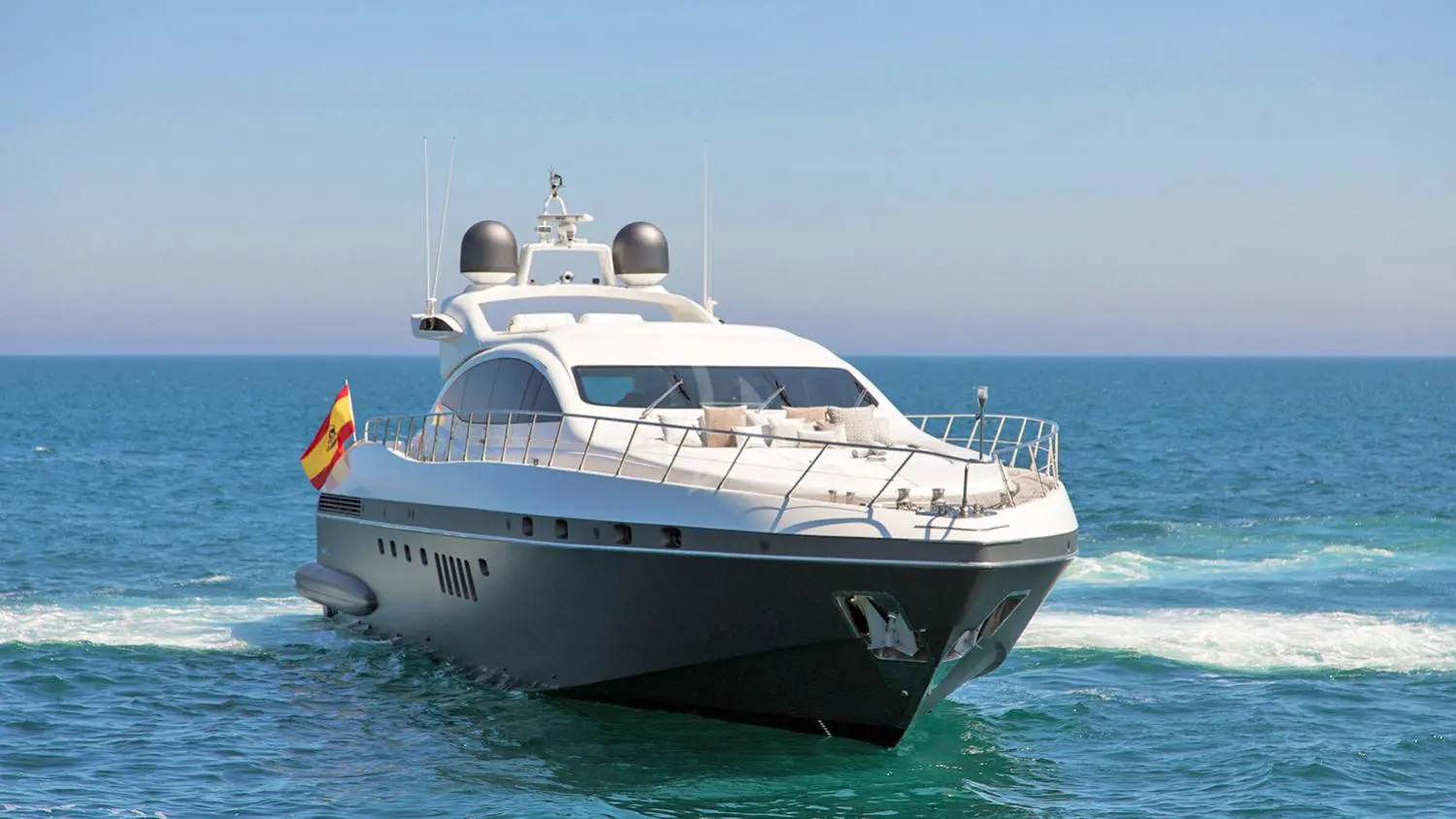 2006 Over Marine Mangusta 92 a noleggio (photo 11)