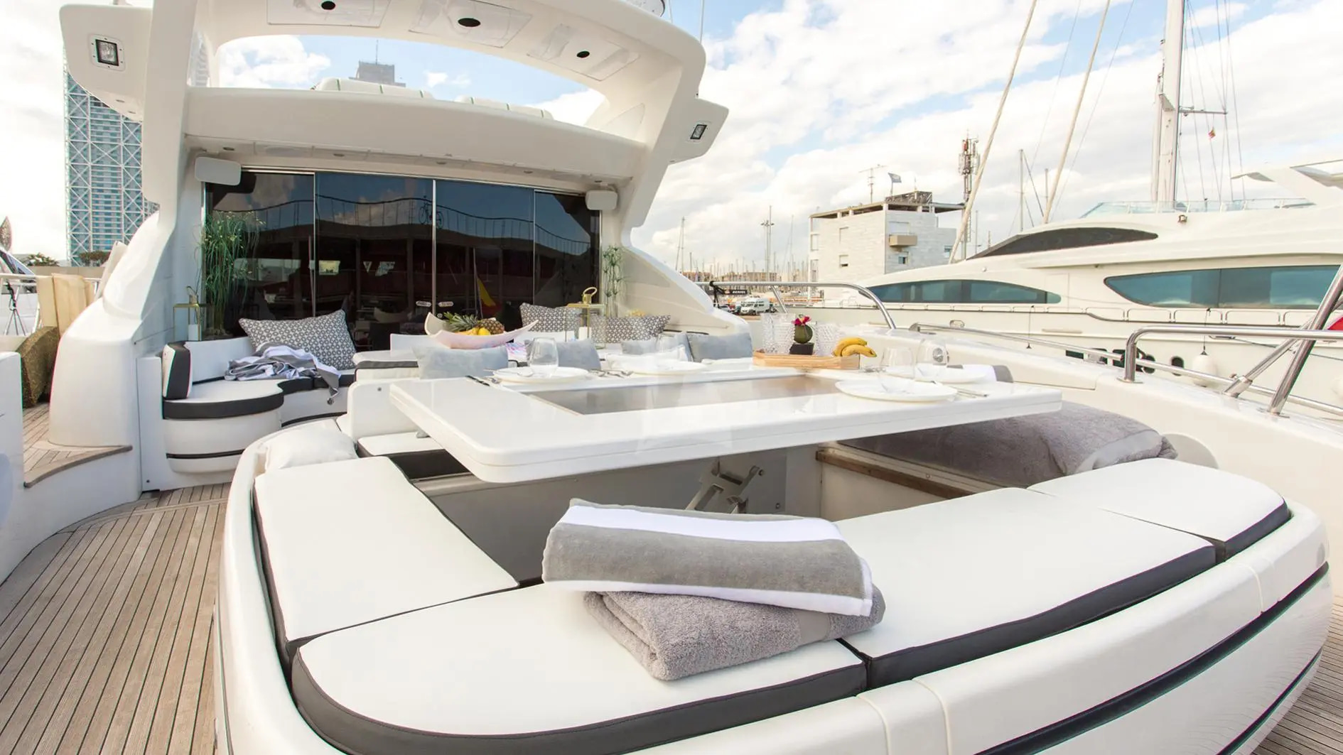 2006 Over Marine Mangusta 92 a noleggio (photo 16)
