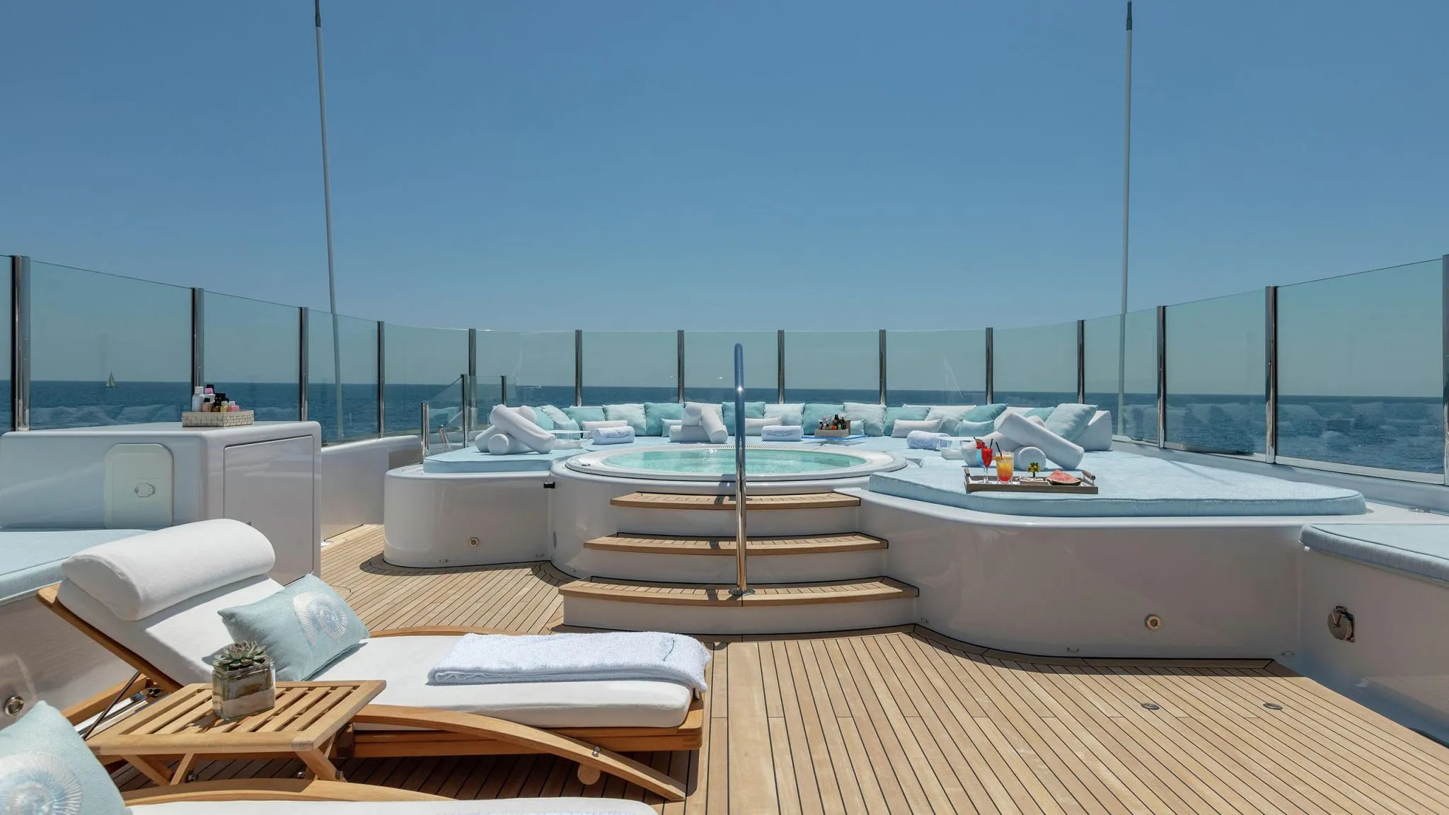 2007 Amels La Mirage for charter (photo 7)