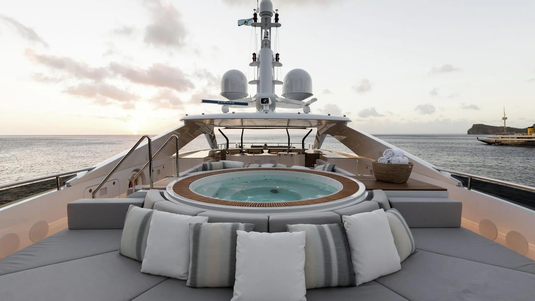 2017 Heesen Yachts Laurentia na czarter (photo 3)