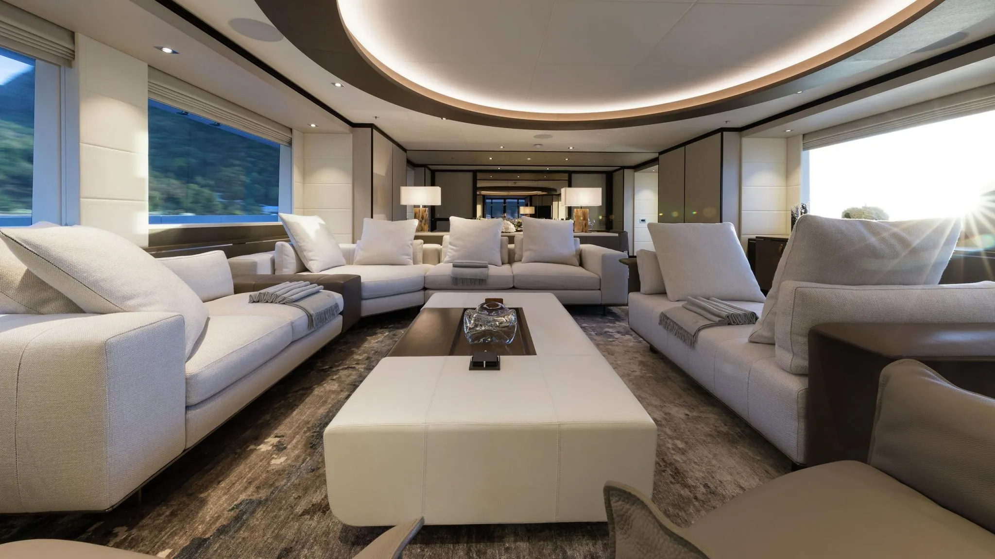 2017 Heesen Yachts Laurentia na czarter (photo 6)