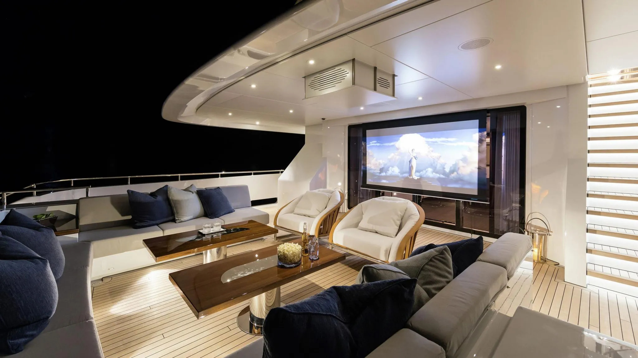 2017 Heesen Yachts Laurentia na czarter (photo 7)