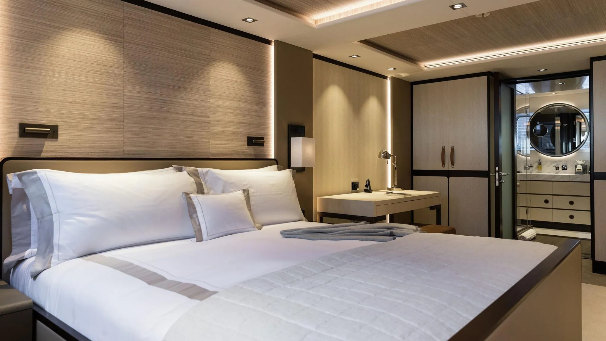 2017 Heesen Yachts Laurentia na czarter (photo 10)