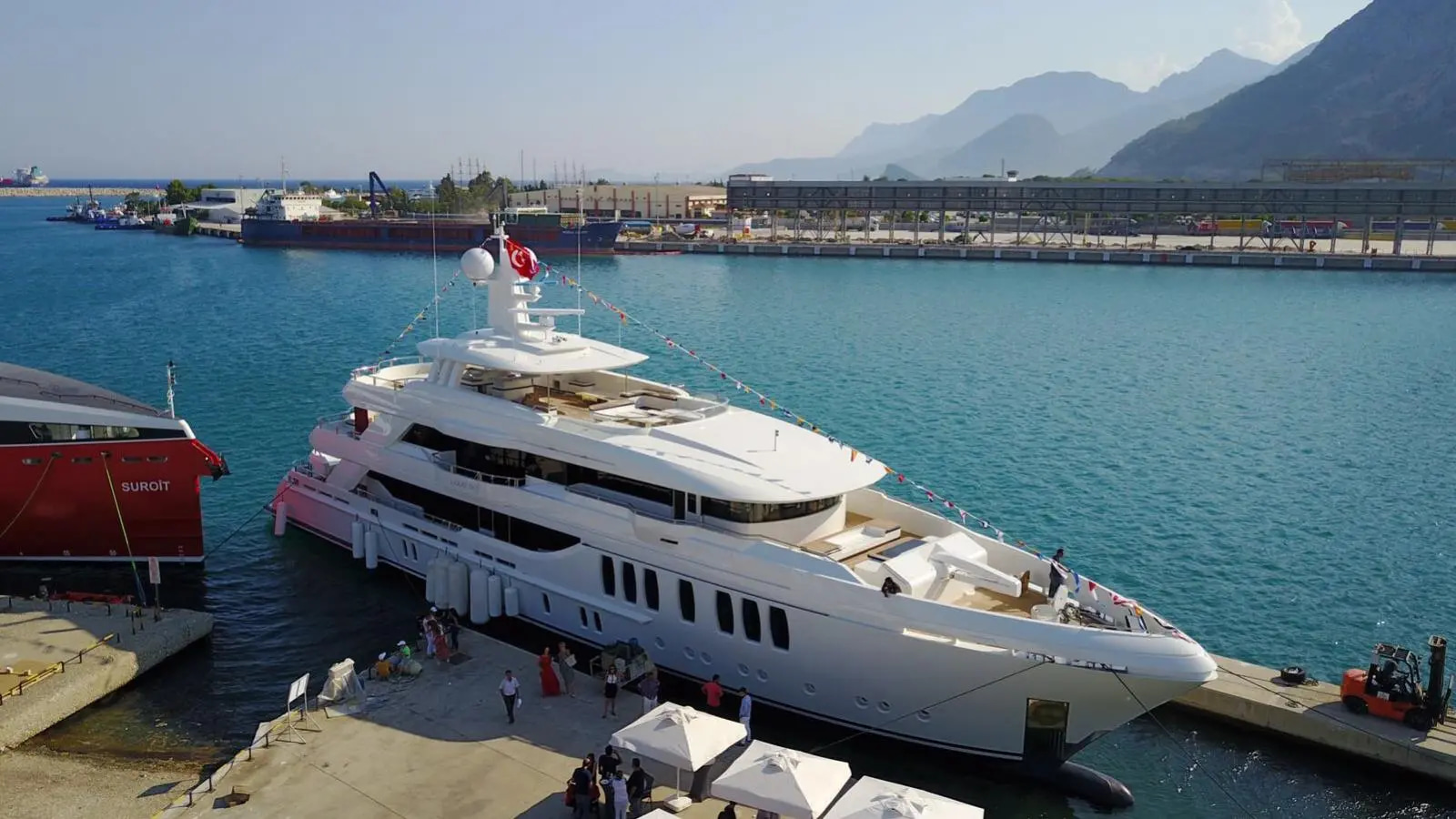 2017 CMB Yachts Liquid Sky te huur (photo 3)