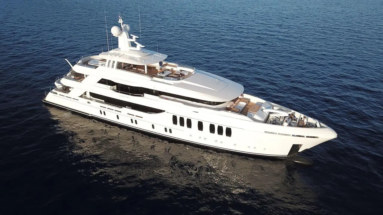 2017 CMB Yachts Liquid Sky te huur (photo 5)