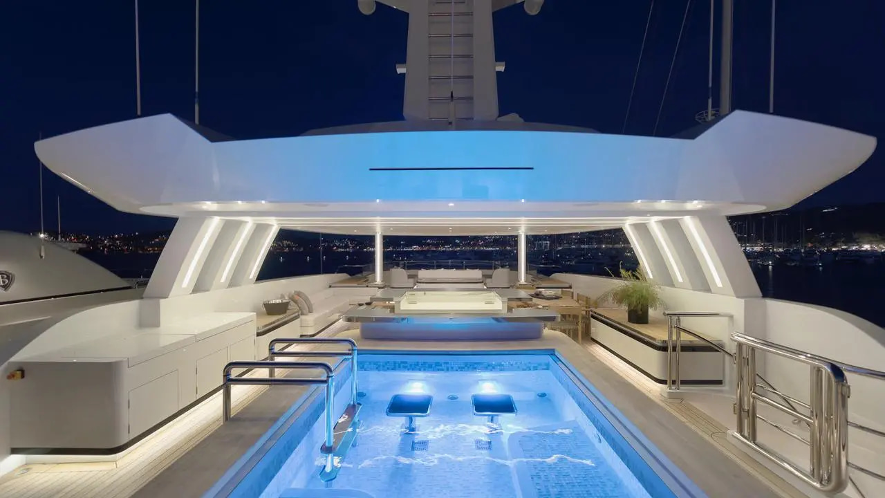 2017 CMB Yachts Liquid Sky te huur (photo 7)