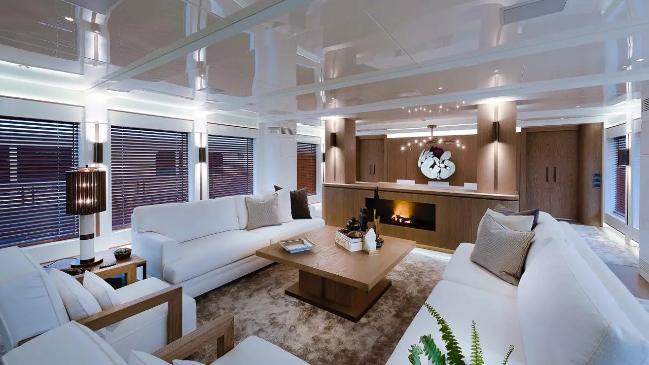2017 CMB Yachts Liquid Sky te huur (photo 12)