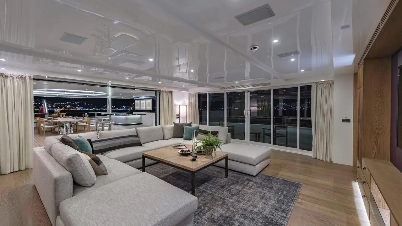 2017 CMB Yachts Liquid Sky te huur (photo 13)