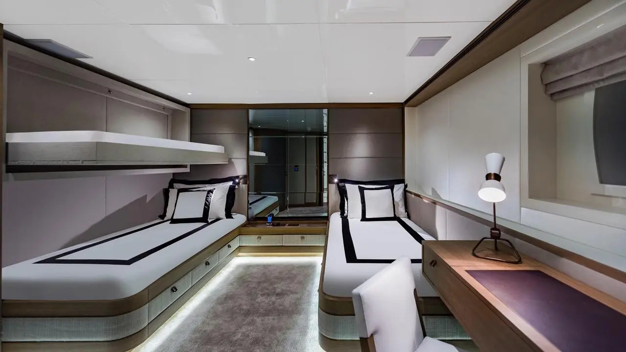 2017 CMB Yachts Liquid Sky te huur (photo 16)