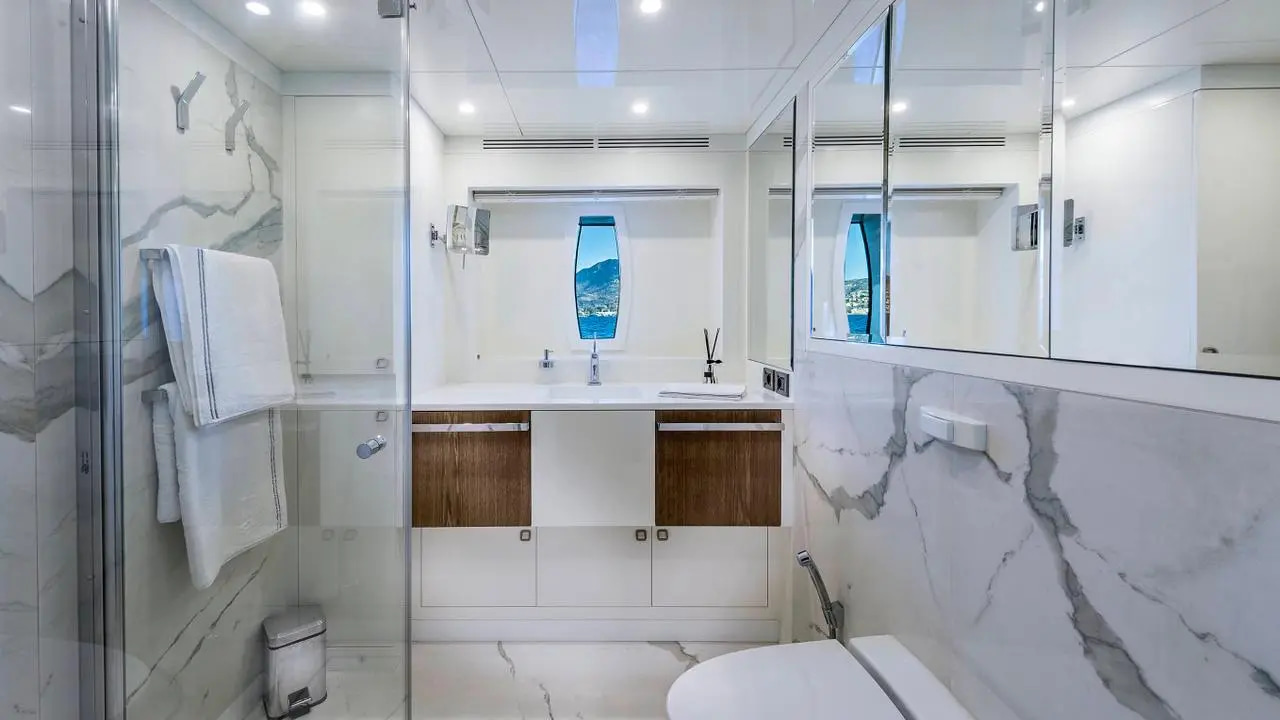2017 CMB Yachts Liquid Sky te huur (photo 18)
