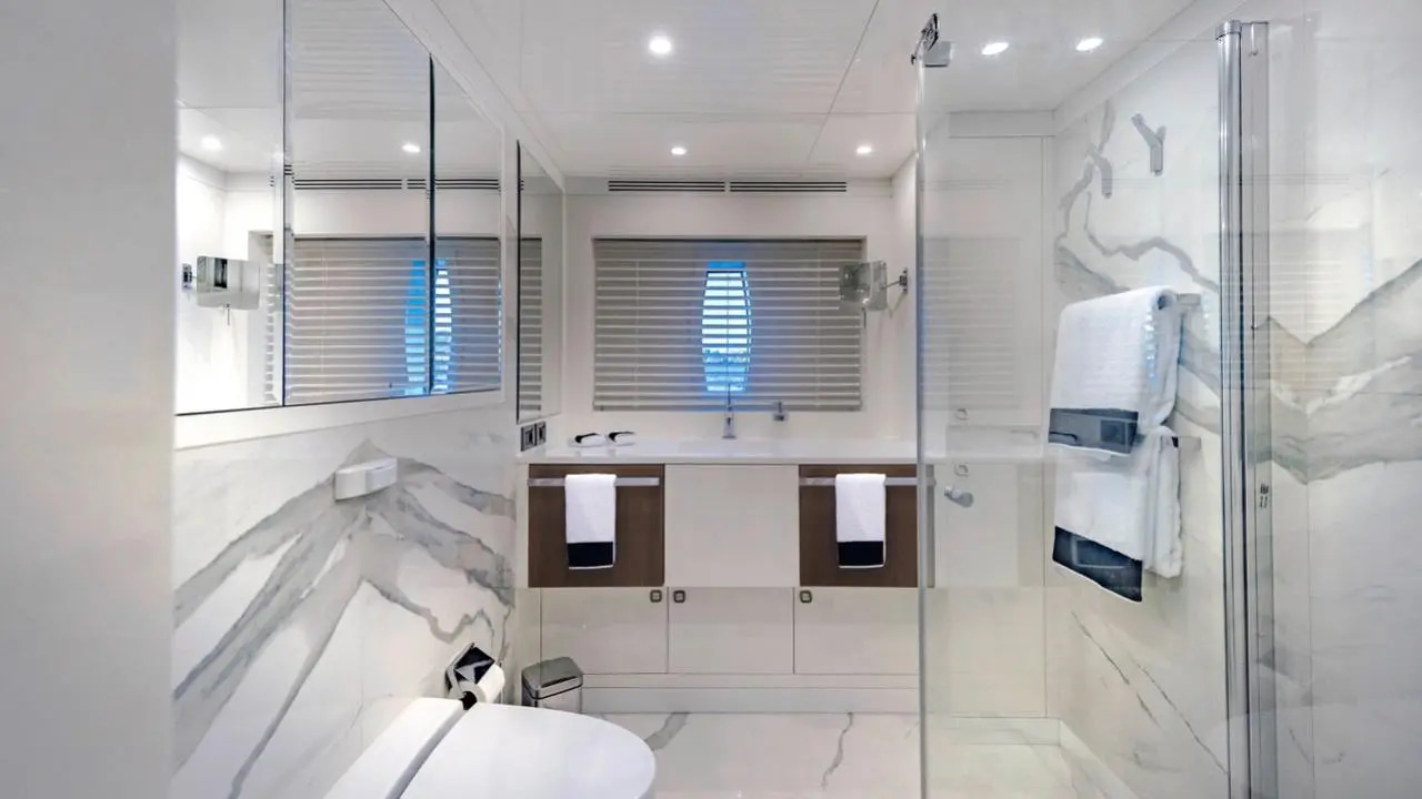 2017 CMB Yachts Liquid Sky te huur (photo 32)