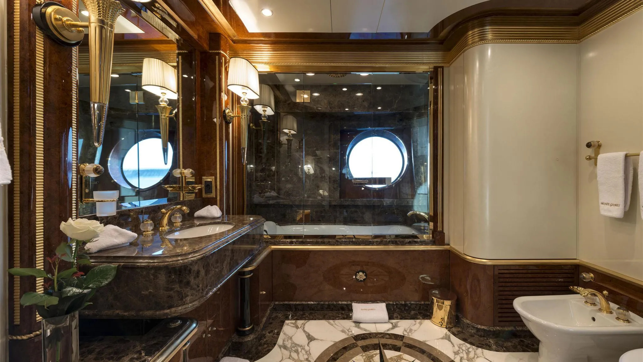 2010 Benetti Lumiere II à louer (photo 27)
