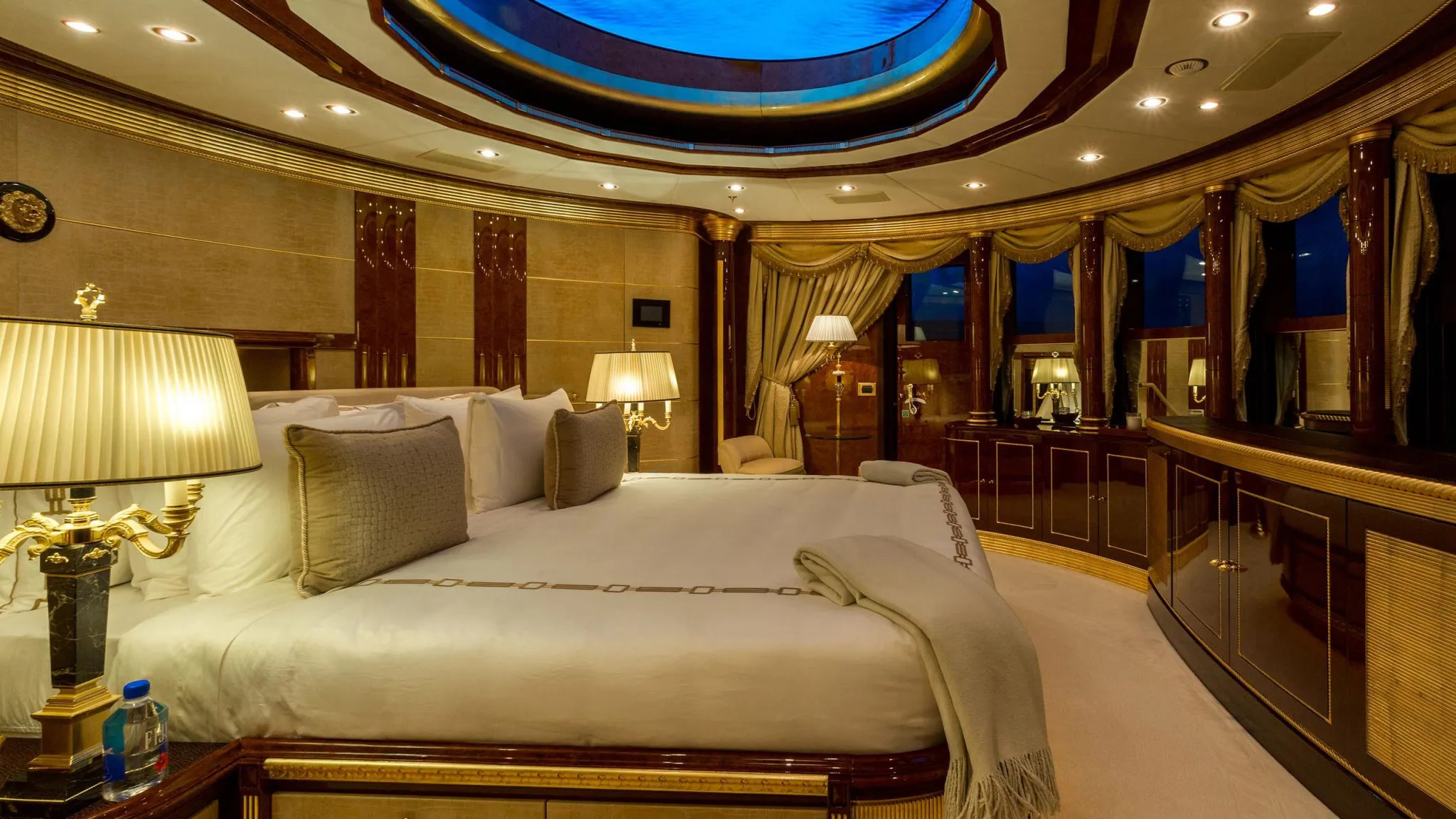 2010 Benetti Lumiere II à louer (photo 33)