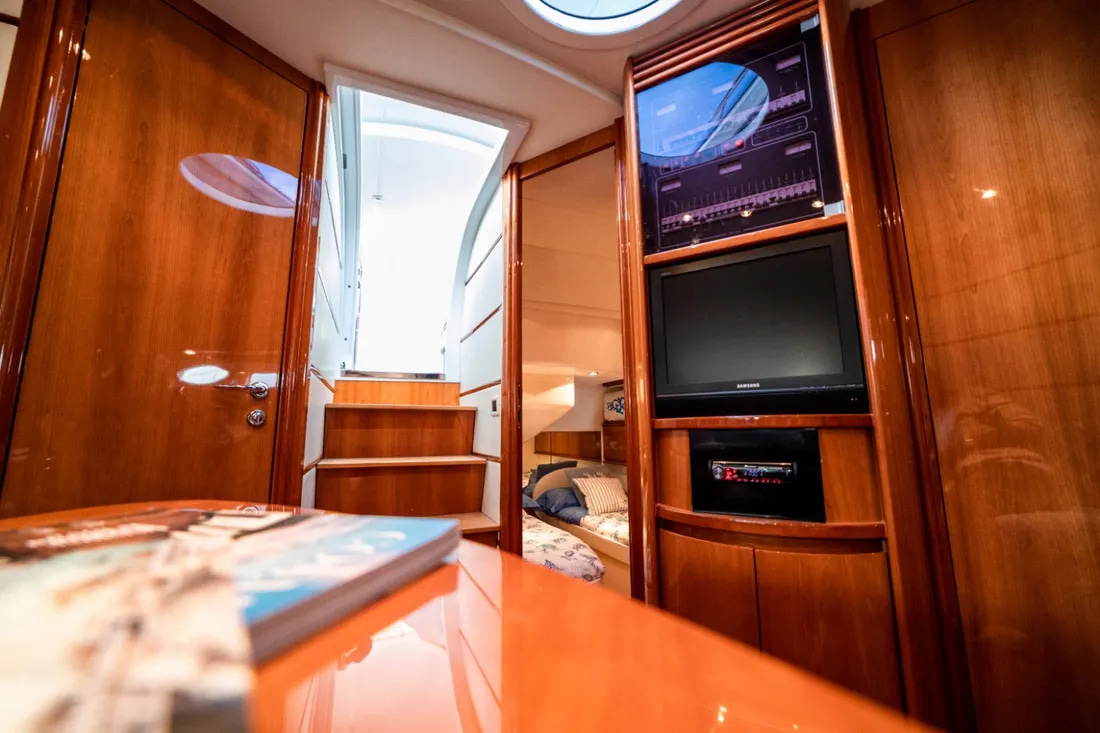 2009 Pershing 50 Milò te huur (photo 24)