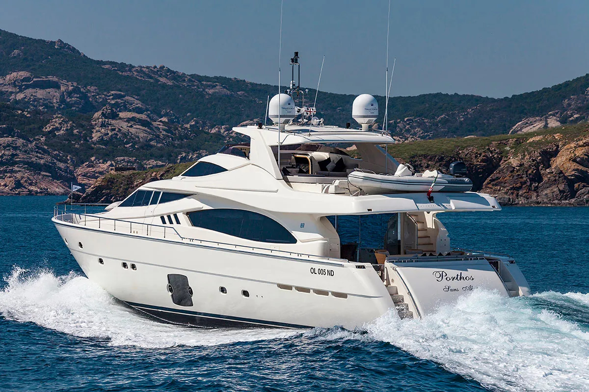 2012 Ferretti 881 RPH en alquiler (photo 2)
