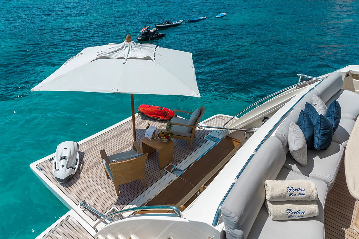 2012 Ferretti 881 RPH en alquiler (photo 5)