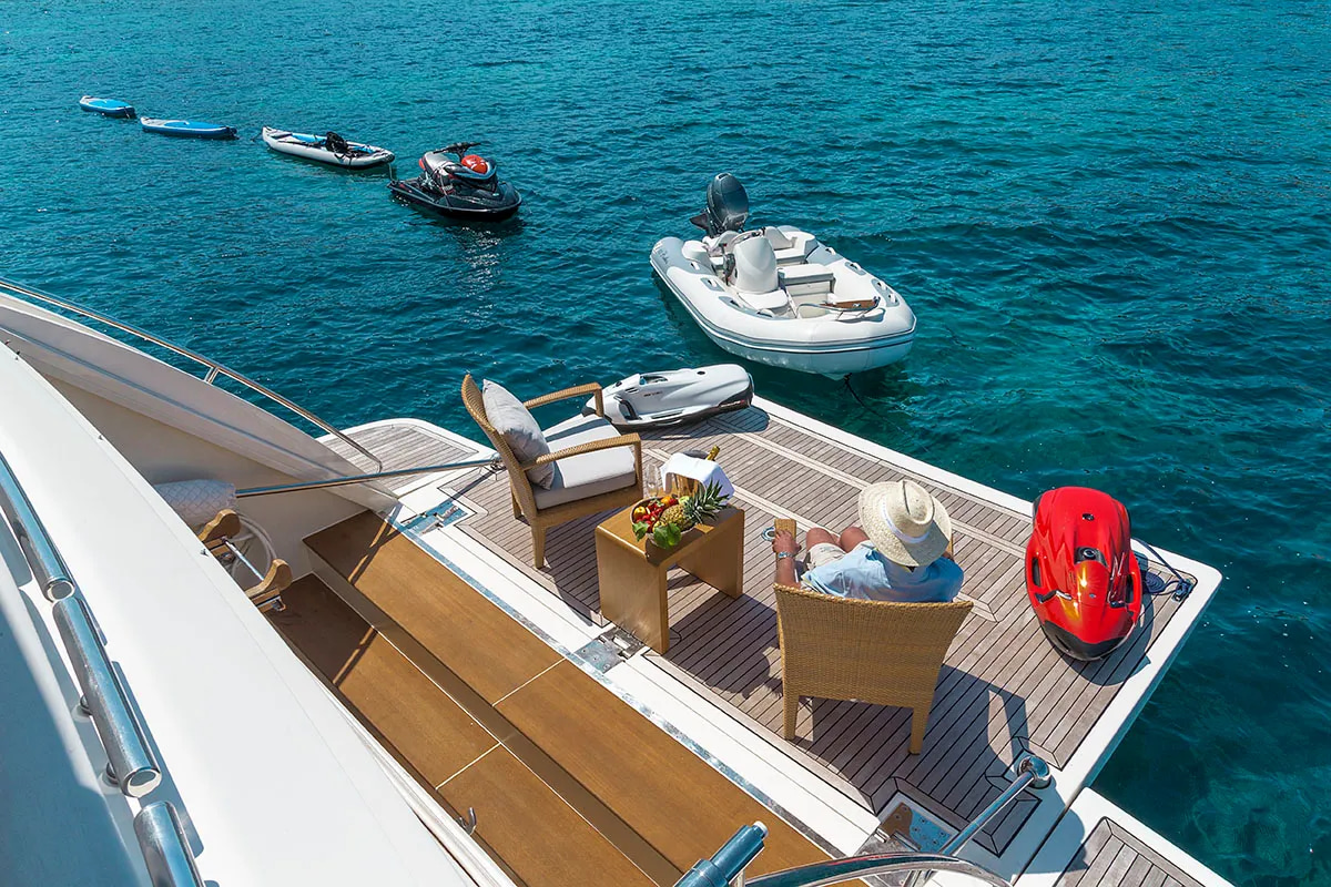 2012 Ferretti 881 RPH en alquiler (photo 6)