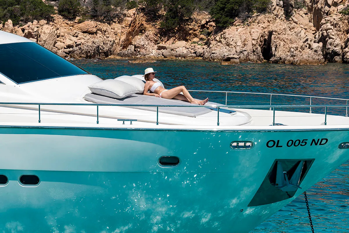 2012 Ferretti 881 RPH en alquiler (photo 7)