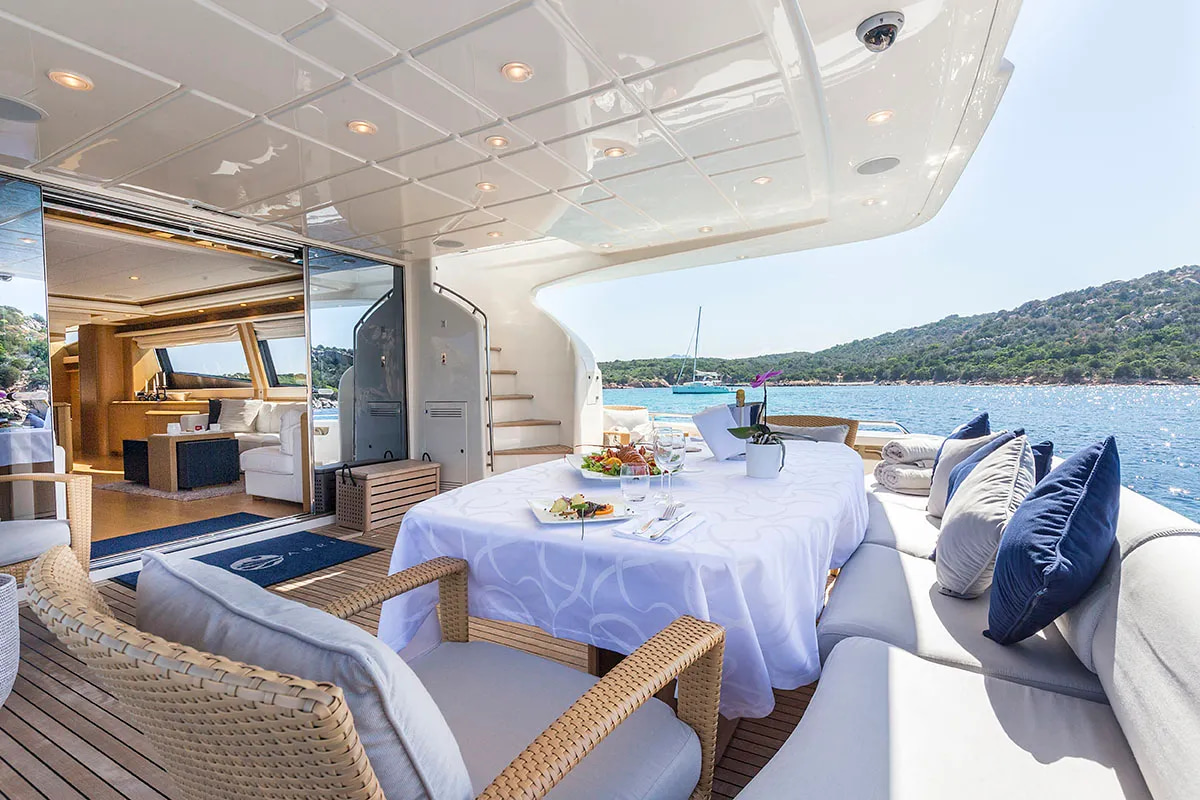 2012 Ferretti 881 RPH en alquiler (photo 8)