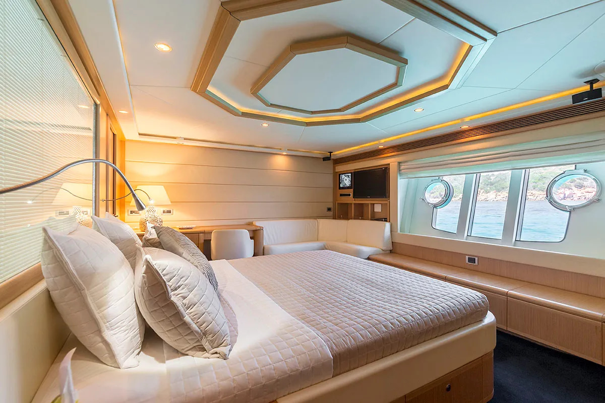 2012 Ferretti 881 RPH en alquiler (photo 14)