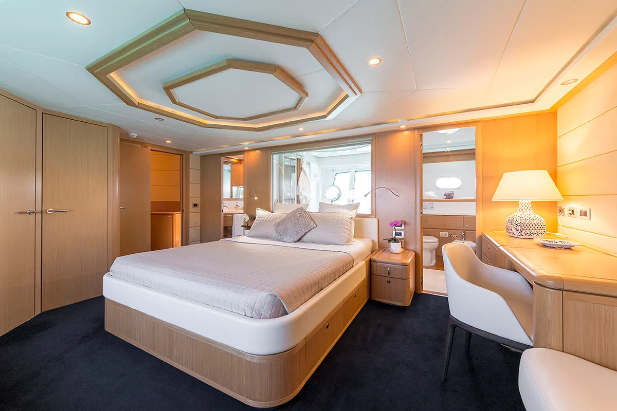 2012 Ferretti 881 RPH en alquiler (photo 15)