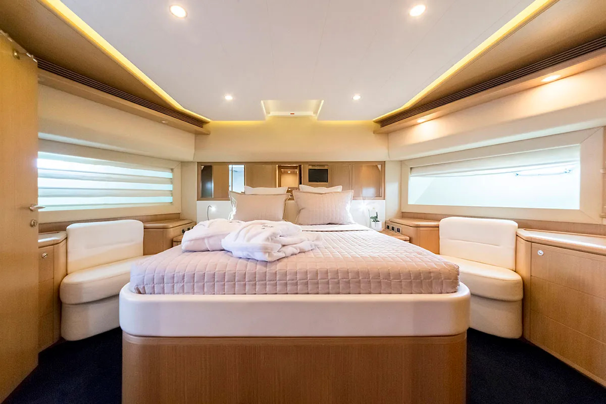 2012 Ferretti 881 RPH en alquiler (photo 19)
