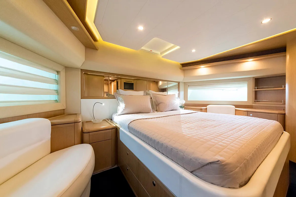 2012 Ferretti 881 RPH en alquiler (photo 20)
