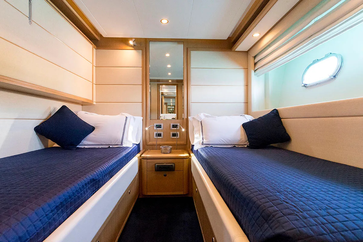 2012 Ferretti 881 RPH en alquiler (photo 21)