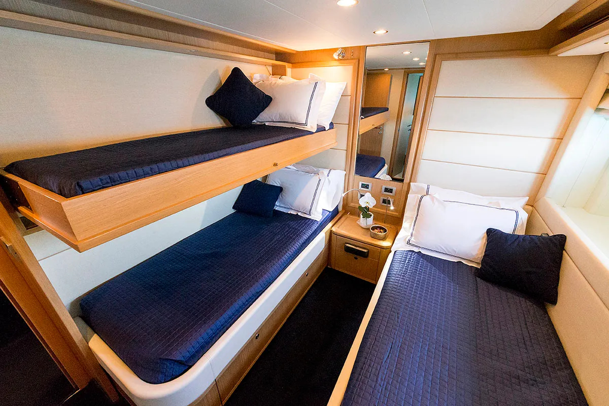 2012 Ferretti 881 RPH en alquiler (photo 22)