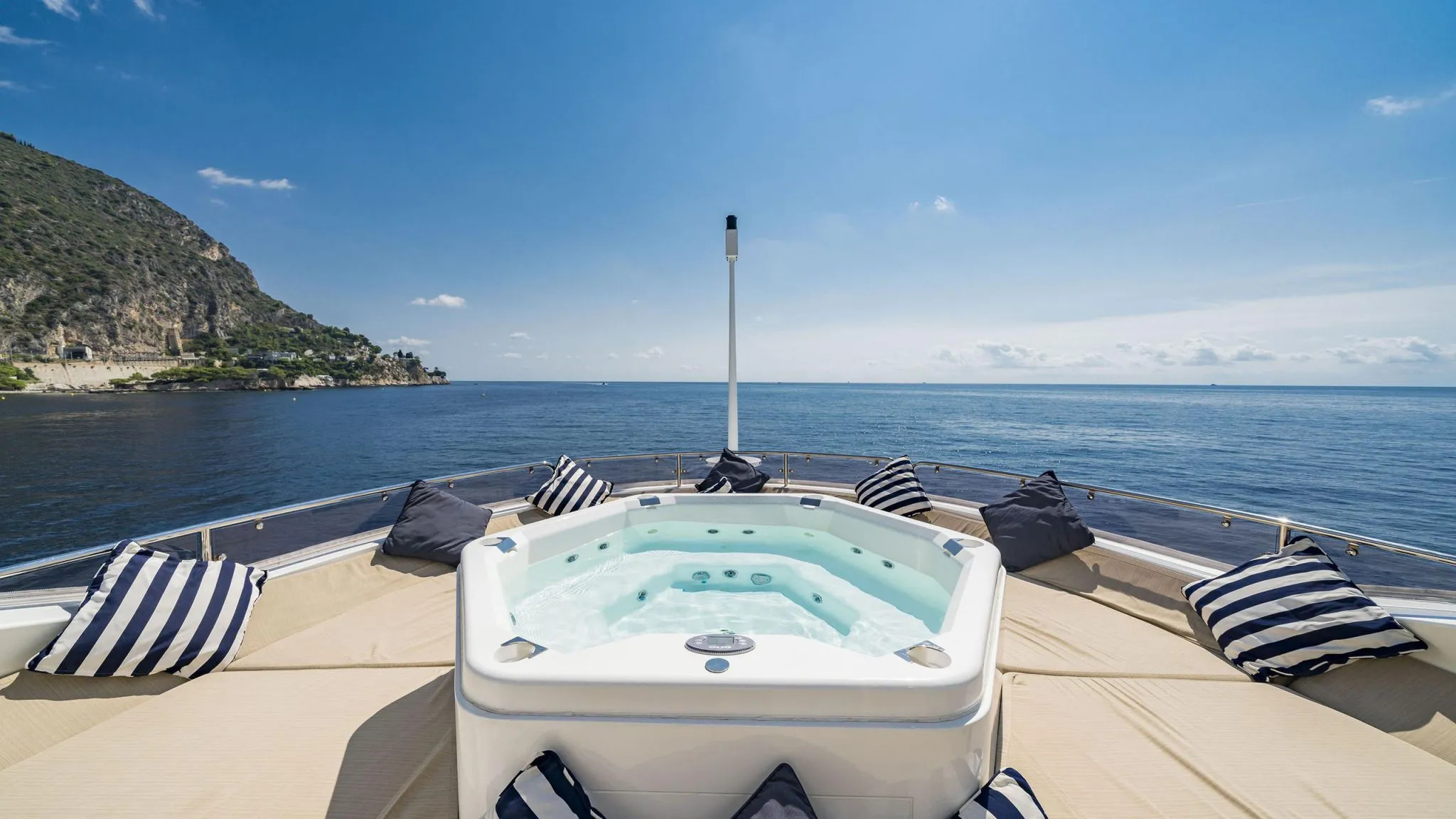 2008 Sunseeker 121 for charter (photo 2)