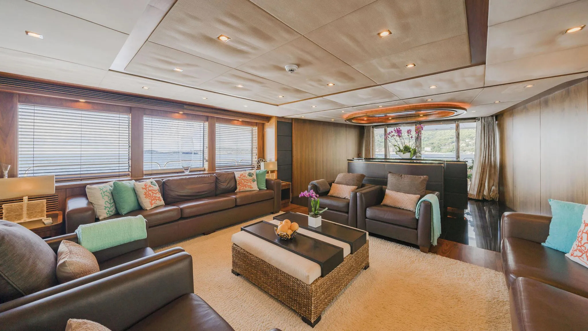 2008 Sunseeker 121 for charter (photo 8)