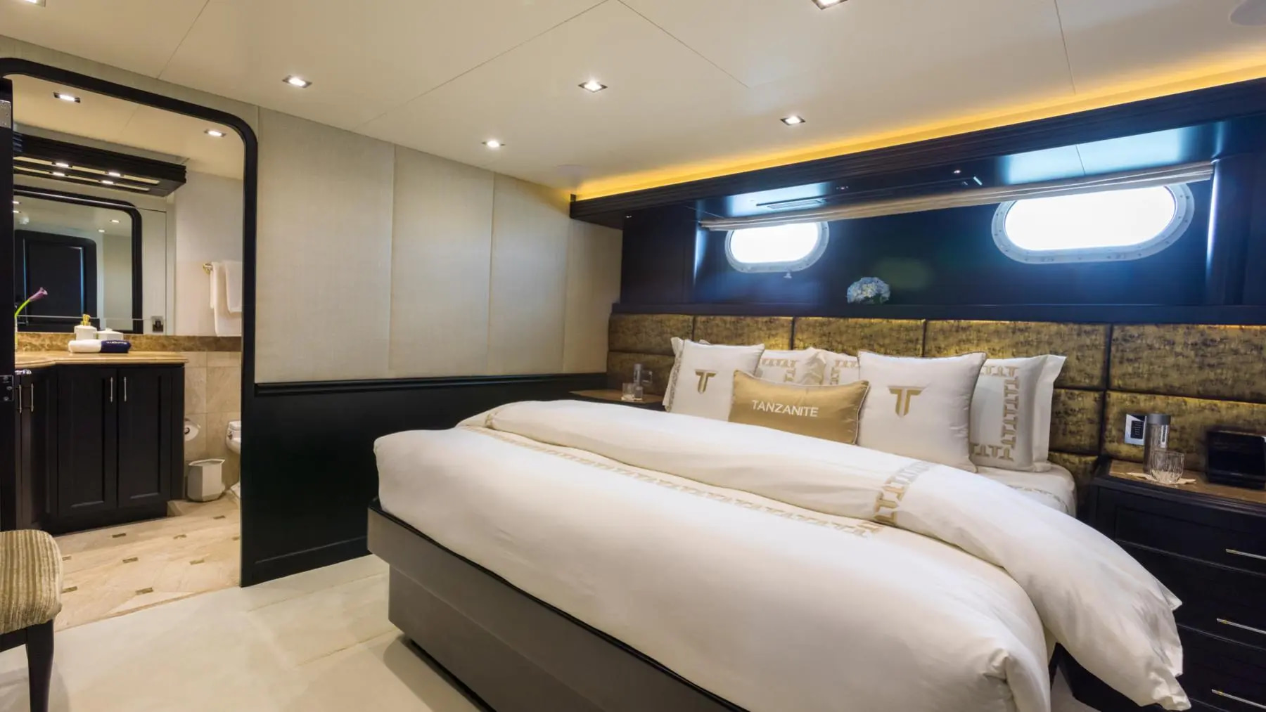 2004 Westship Tanzanite zu chartern (photo 25)
