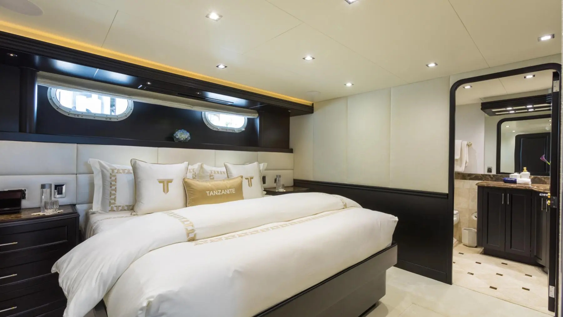 2004 Westship Tanzanite zu chartern (photo 26)