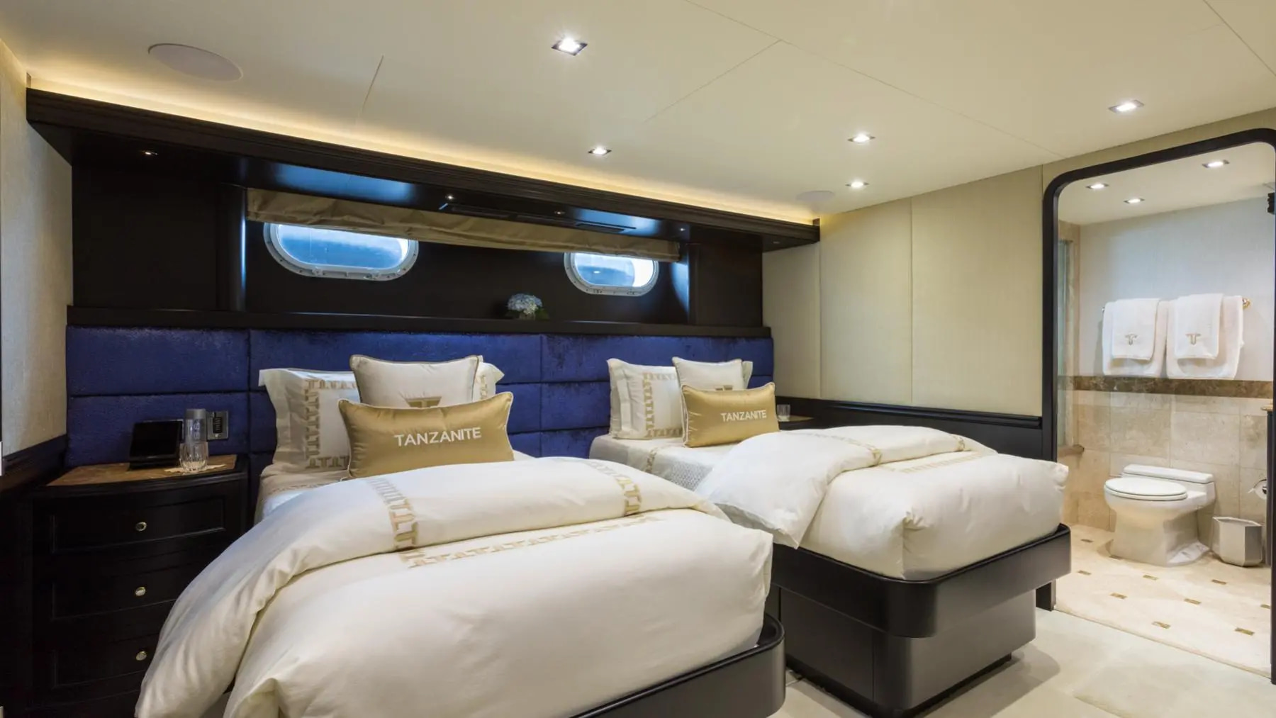 2004 Westship Tanzanite zu chartern (photo 28)
