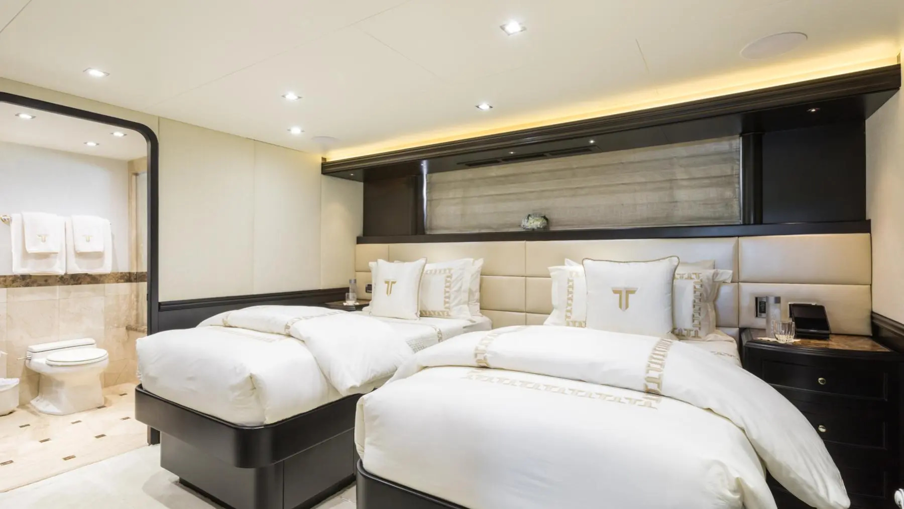 2004 Westship Tanzanite zu chartern (photo 29)