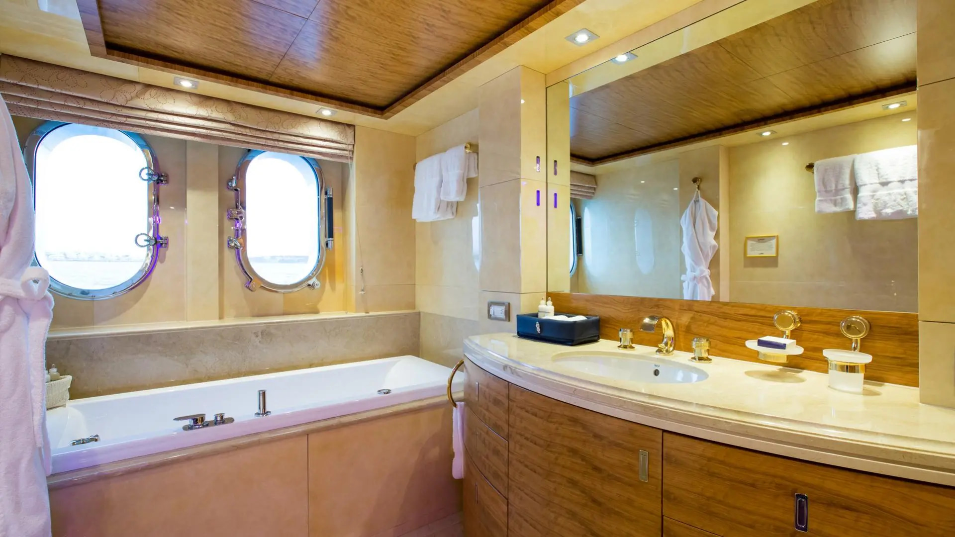 2007 Golden Yachts Vertigo zu chartern (photo 48)