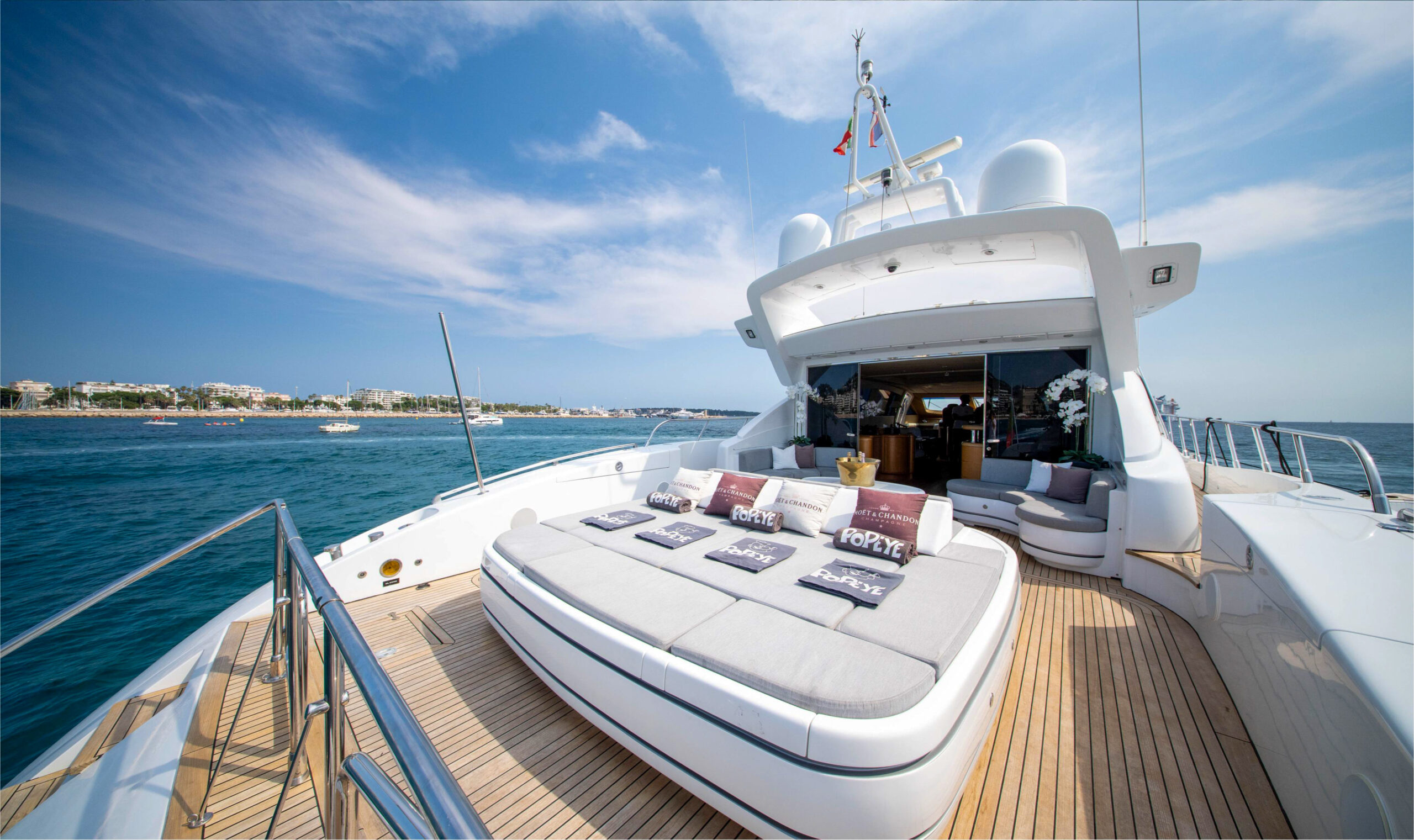 2004 Overmarine Mangusta 92 a noleggio (photo 2)